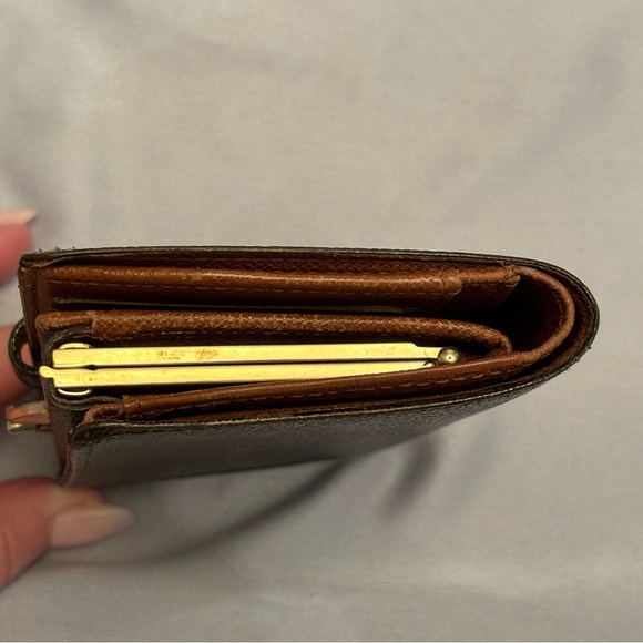 ✨Louis Vuitton KISS LOCK Wallet in great condition except 2 small call-outs✨ - Picture 13 of 17